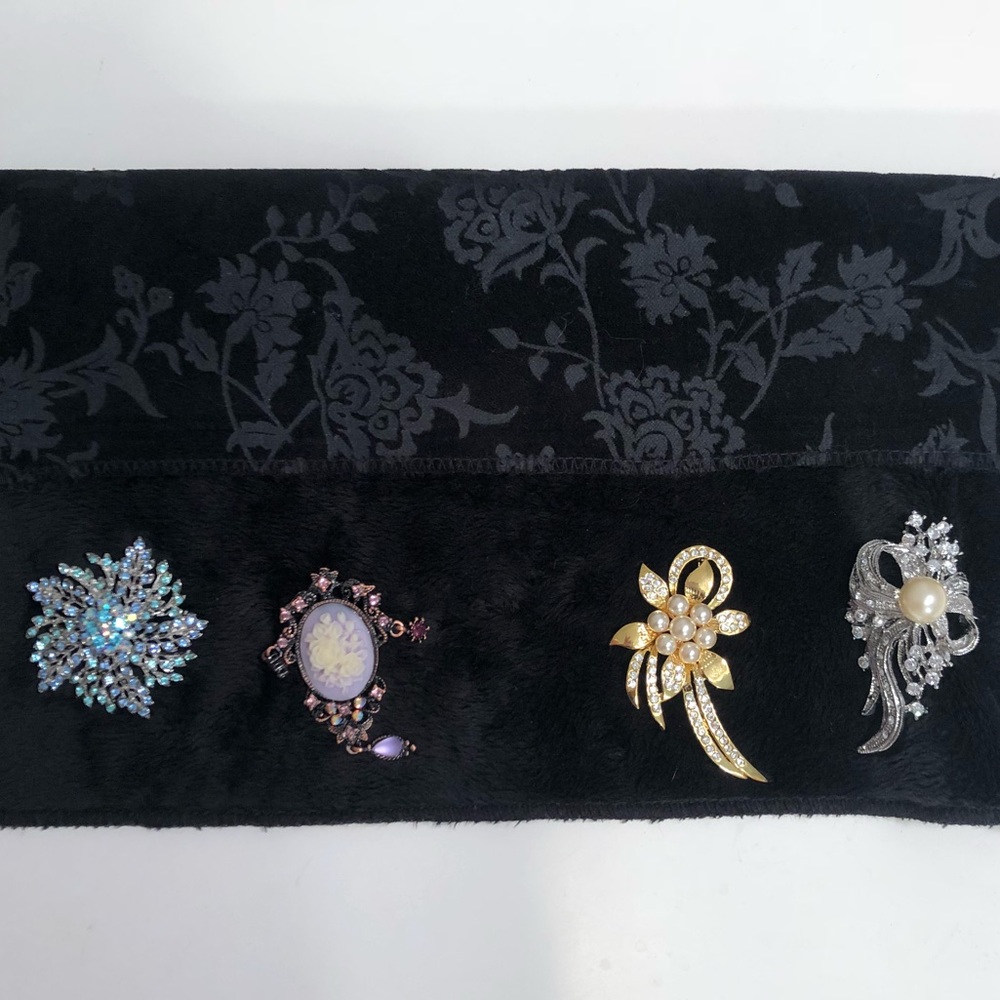 Set of pearl and crystal brooches